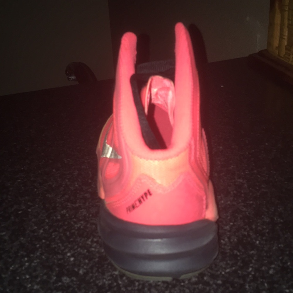 Shoes - Picture 6 of 8